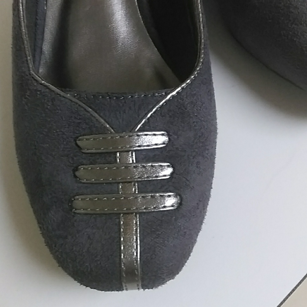 Shoes - Picture 6 of 7